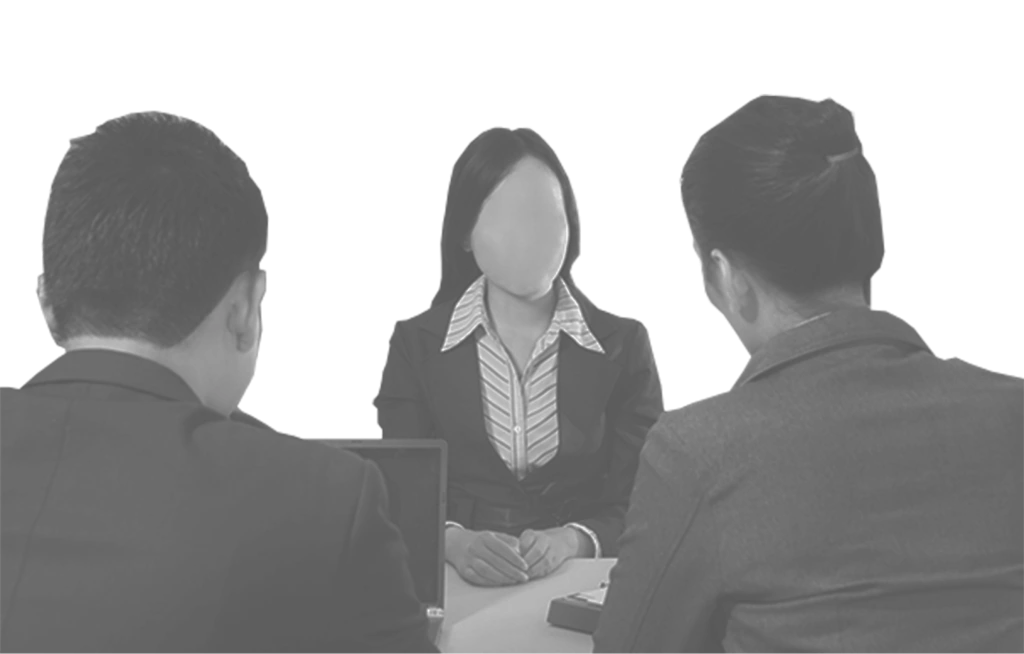 求职场景中被观看与判断的视觉拼贴